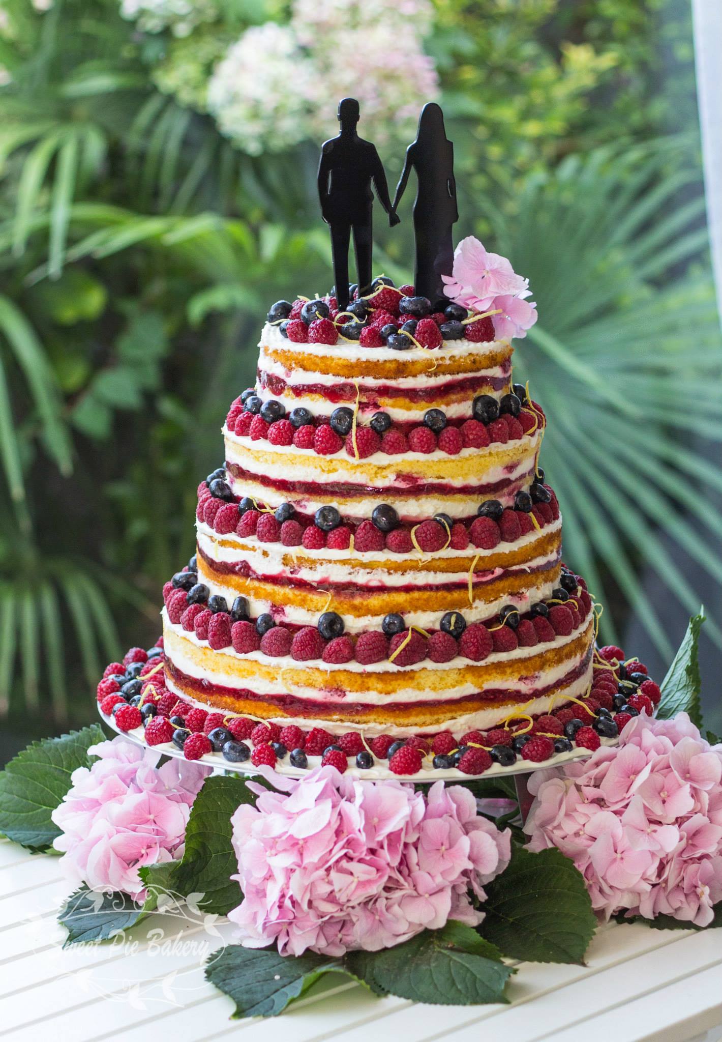 Tarta de boda naked cake de frambuesa y frosting