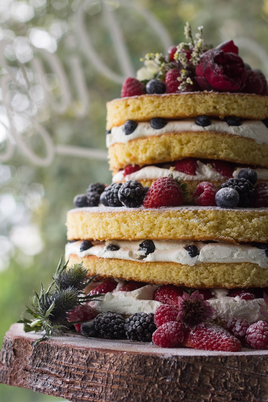 Tarta de boda naked cake rustica con flor