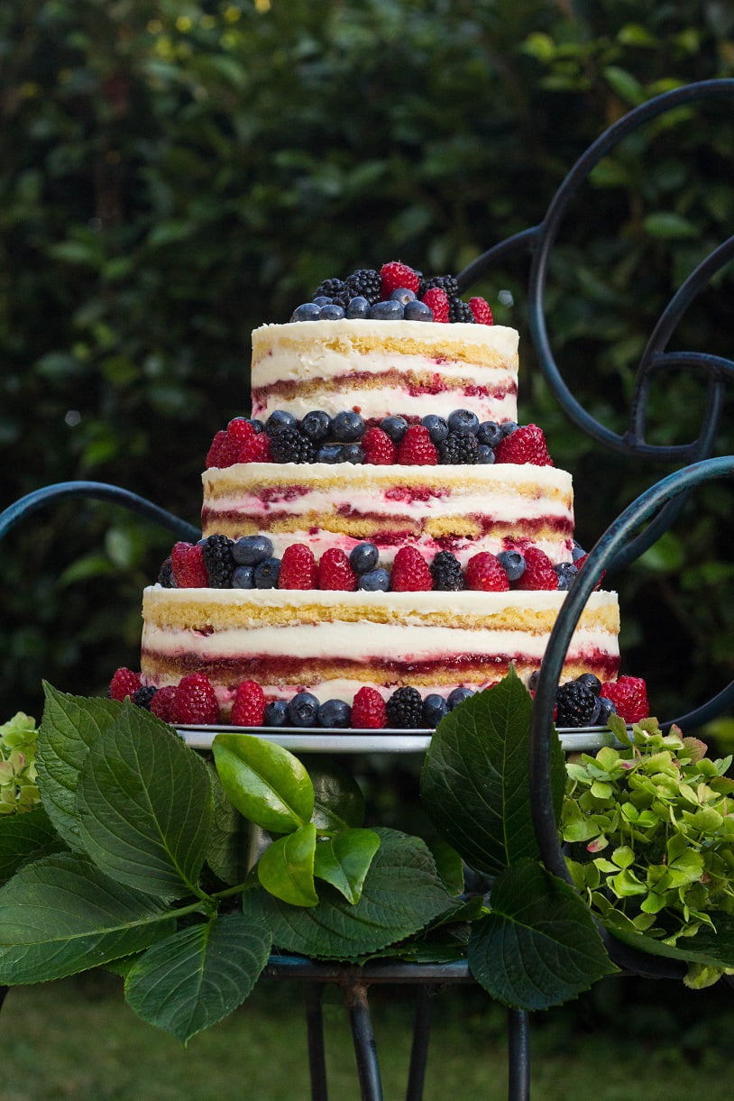 Tarta de boda naked cake de frambuesa y frosting