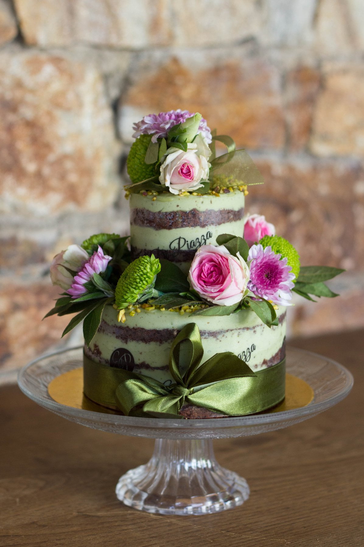 Tarta de boda naked cake de pistacho y chocolate con flor