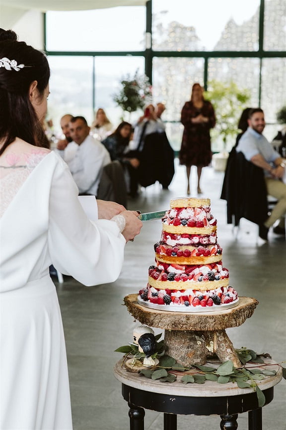 Tarta de boda naked cake rústica de frutas